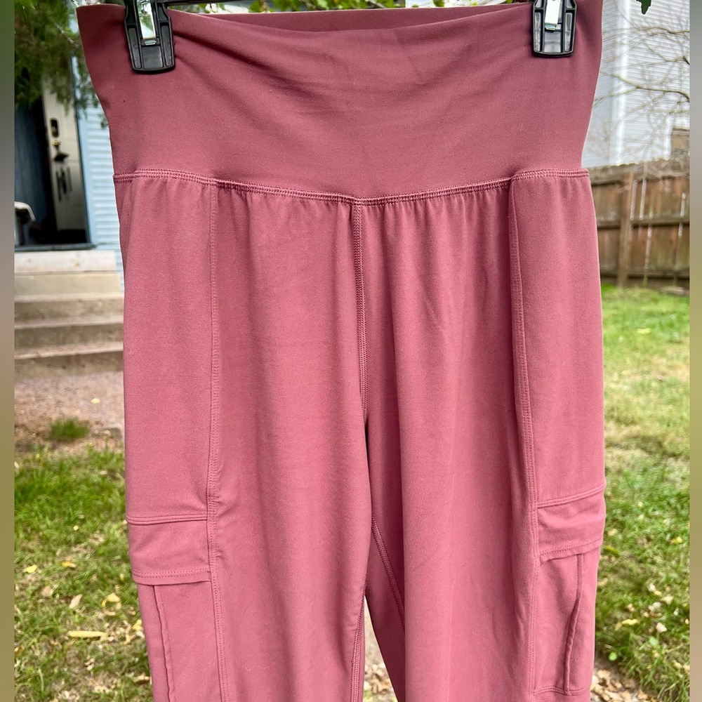 Athleta Salutation Cargo Jogger Pockets Tawny Rose S Powervita High Rise Capri - Picture 8 of 8